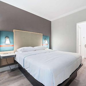 Queen Room Mobility or hearing accessible